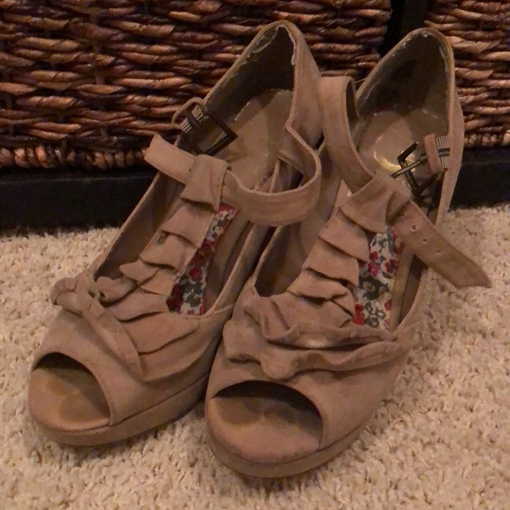 Guess heels